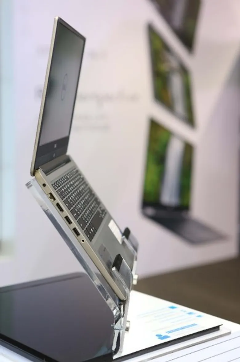 เดลล์เปิดตัว XPS 13 2-in-1 พร้อมจอไร้ขอบขนาดเล็กที่สุดในโลกพร้อมโพรเซสเซอร์ 7th Gen