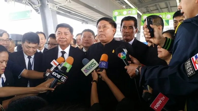 “ผู้ว่าฯกทม. ตรวจความพร้อมและเปิดทดลองเดินรถเสมือนจริง โครงการรถไฟฟ้าสายสีเขียวสถานีแบริ่ง-สมุทรปราการ”