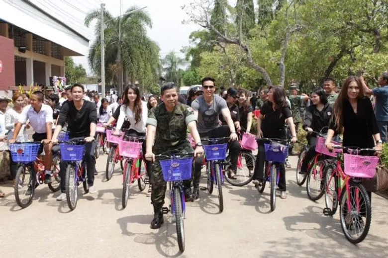 ครอบครัวข่าว 3 นำนักแสดง “บอย – แม็ค – ผ้าแพร” จัดกิจกรรม “โครงการสานฝันแบ่งปันความสุข” ร่วมกับ กองทัพเรือ ที่จังหวัดจันทบุรี