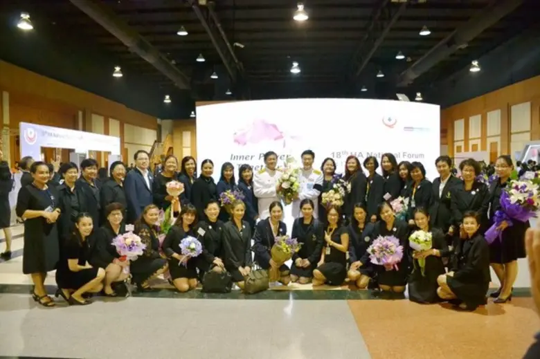 ภาพข่าว: นพ.สุกิจ ศรีทิพยวรรณ ผู้อำนวยการโรงพยาบาลเจริญกรุงประชารักษ์ เข้ารับเกียรติบัตรประกาศนียบัตร
