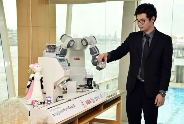 คณะแพทยศาสตร์ศิริราชพยาบาล พร้อมผลักดัน Smart Hospital ร่วมมือกับทีเซล ฟีโบ้ และ สุพรีม ไฮทีร่า พัฒนานวัตกรรมเพื่อก้าวสู่ “ศิริราช 4.0”