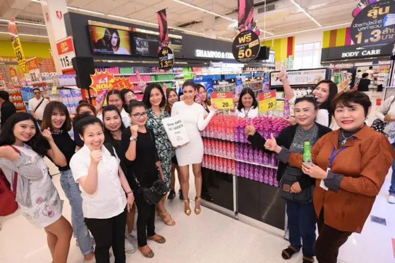ปู ไปรยา ลงพื้นที่อวดหุ่นเป๊ะ กระหน่ำเสิร์ฟสลินดริงค์ อัดโปรแรงทุกพื้นที่