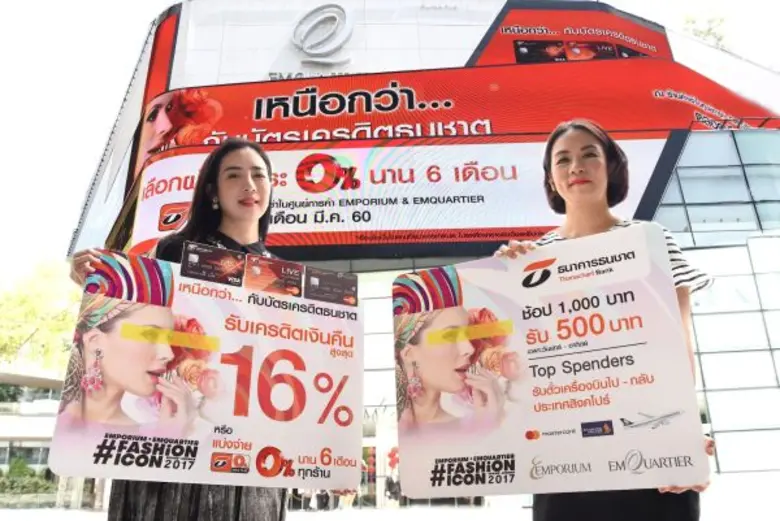 นางธีรนารถ พ่วงมหา (ขวา) ผู้อำนวยการอาวุโ...