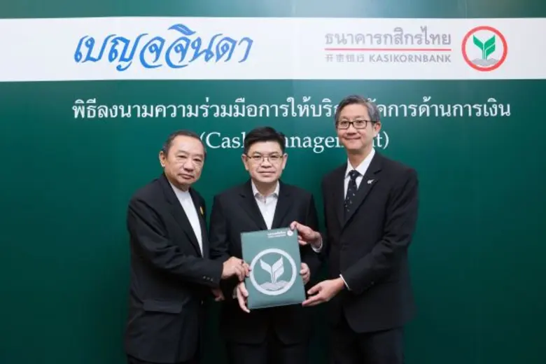 นายศีลวัตสันติวิสัฎฐ์ (ขวา) รองกรรมการผู้จัดการ ธนา...