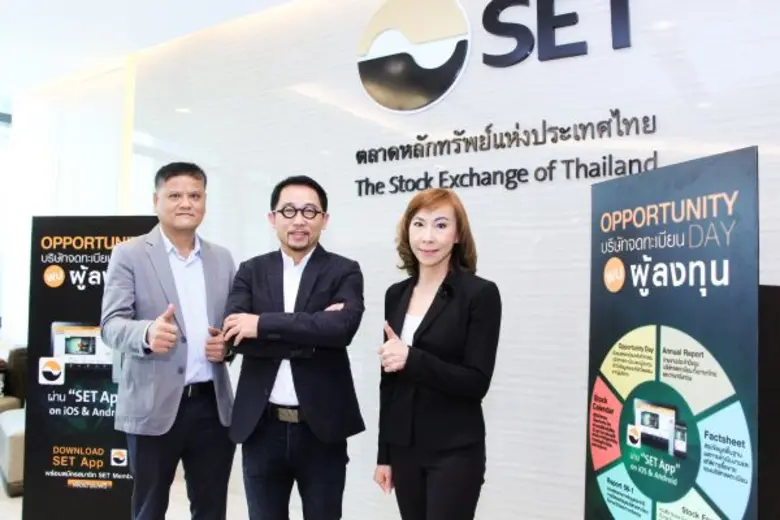 นายแพทย์สุวิน ไกรภูเบศ (กลาง) ประธานเจ้าห...