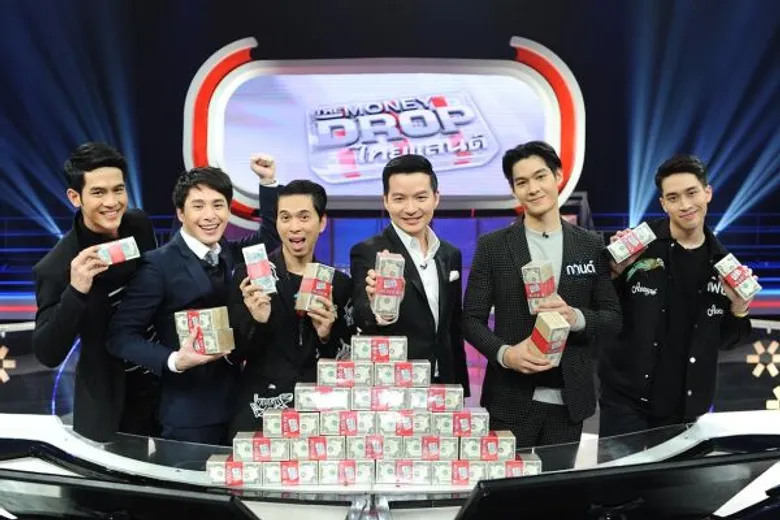 ทีวีไกด์: รายการ “The Money Drop Thailand...เล่นเป็นหมู่” “เอกกี้” นำทีม “เด็กในสังกัด” รับคมสมอง!