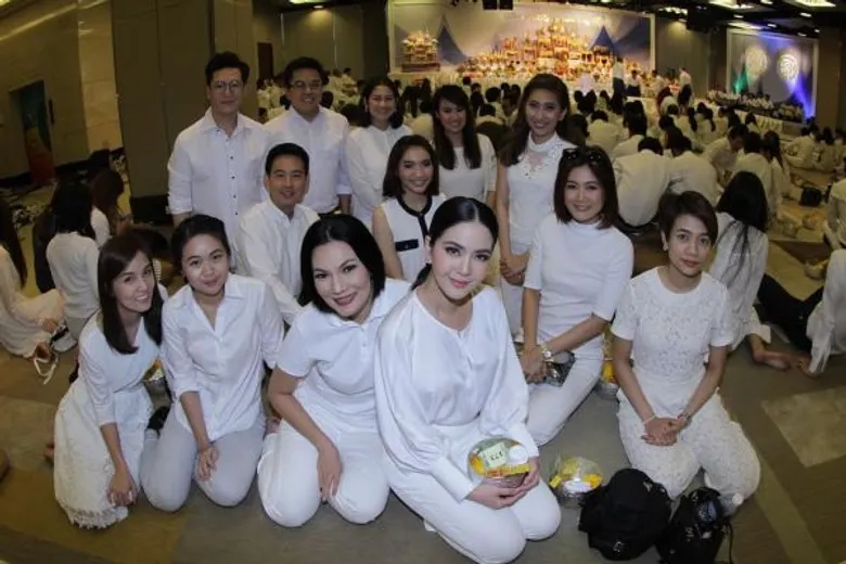 ช่อง 3 จัดพิธีครอบครู ประจำปี 2560 ผู้บริหาร ผู้จัดฯ พร้อมทัพนักแสดง เข้าร่วมงานกันอย่างคับคั่ง