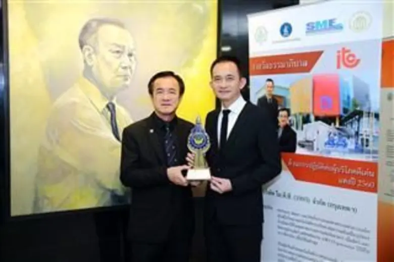 ยินดีด้วยกับสองพี่น้องคนเก่ง ดร.อภิชิตและ...