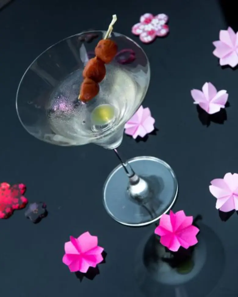อัพ แอนด์ อะบัฟ บาร์ (Up & Above Bar) โรง...
