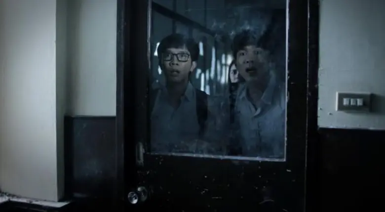 Movie Guide: “เป็นวัยรุ่นมันฮา” เบสท์-ปลื้ม-เอิร์ธ-ภีม จัดเต็ม ตั้งแก๊ง “โกสท์ยัวร์แด๊ด” ท้าพิสูจน์ตะลุยถ่ายคลิปกลาง “สยามสแควร์”