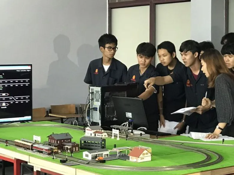 วิศวลาดกระบัง เผยเร่งผลิตวิศวกรระบบราง รองรับรถไฟฟ้า 10 สาย