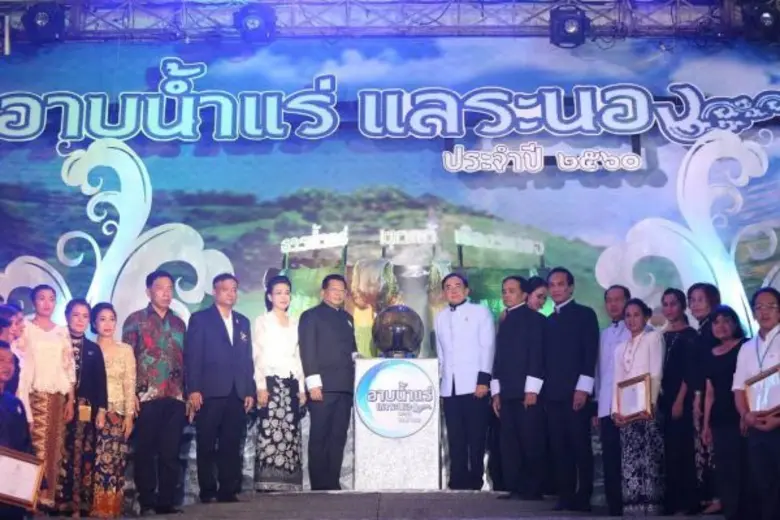 นายวีระ โรจน์พจนรัตน์ รัฐมนตรีว่าการกระทร...