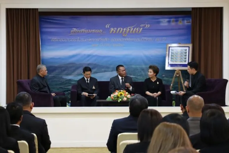 ไปรษณีย์ไทย จัดสร้างแสตมป์ชุดประวัติศาสตร์ “70 ปีครองราชย์” สร้างสถิติใหม่ 170 มม.ดวงยาวที่สุดในโลก