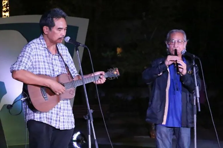 มธ. จับมือ ธ.กรุงเทพ เปิดตัวหนังสือ “30 ปี ข้างคลองคันนายาว โดยเนาวรัตน์ พงษ์ไพบูลย์” ย้อนไทม์ไลน์ประเทศไทยสอนเยาวชนผ่านกวีนิพนธ์แห่งประวัติศาสตร์