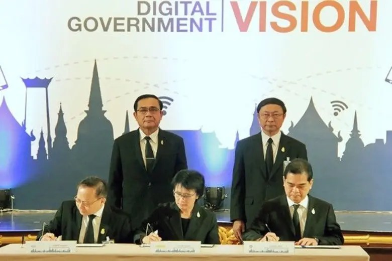 พลเอก ประยุทธ์ จันทร์โอชา นายกรัฐมนตรี พร้อมด้วย ดร...