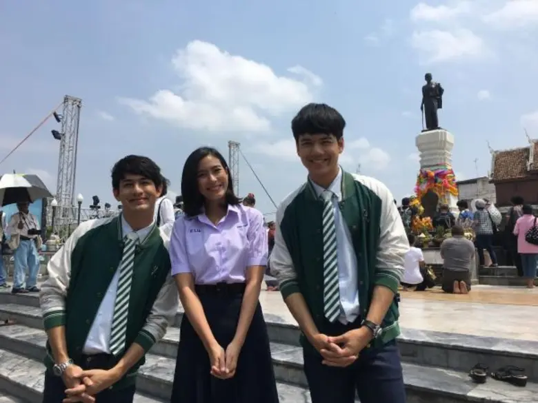 "รถโรงเรียน High School Reunion" อาทิตย์น...