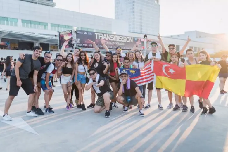 ความสำเร็จครั้งแรกในเอเชีย “TRANSMISSION” เทศกาลดนตรีเลเซอร์ยักษ์