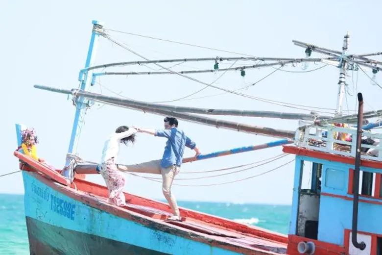 “วิลลี่” ถีบจริง “ป๊อก” ถึงกับกระเด็นตกเรือ จับขังเกาะส่วนตัว