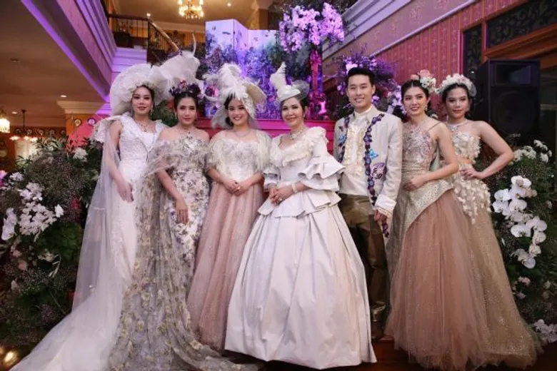 คนรักงานศิลป์ ร่วมจิบน้ำชาสไตล์อังกฤษ ฉลองเปิดคฤหาสน์เครื่องกระเบื้องยุโรปโบราณ “ชาโต้ เดอ ลา พอร์ซเลน” รวมของหายากนับ10,000 ชิ้น
