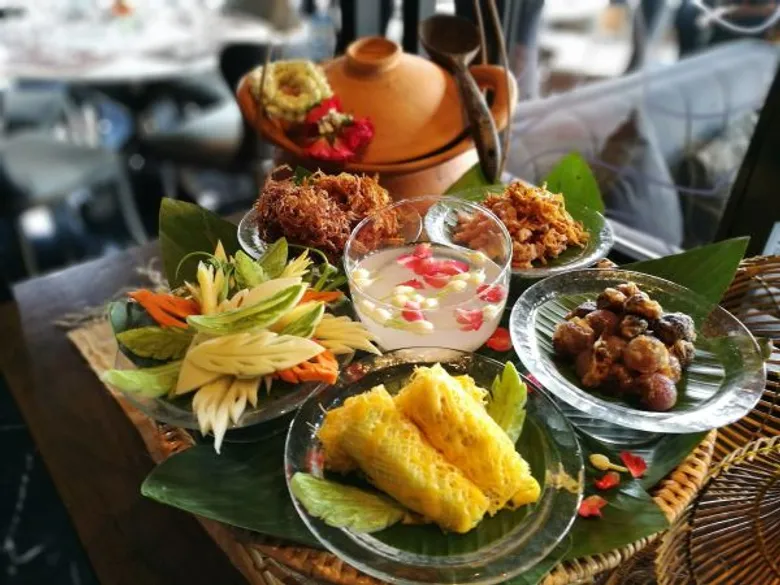 อร่อยคลายร้อนกับ “ข้าวแช่” หอมกรุ่น และ “ข้าวเหนียมมะม่วง” หวานฉ่ำ ที่ห้องอาหาร ไพร์ม