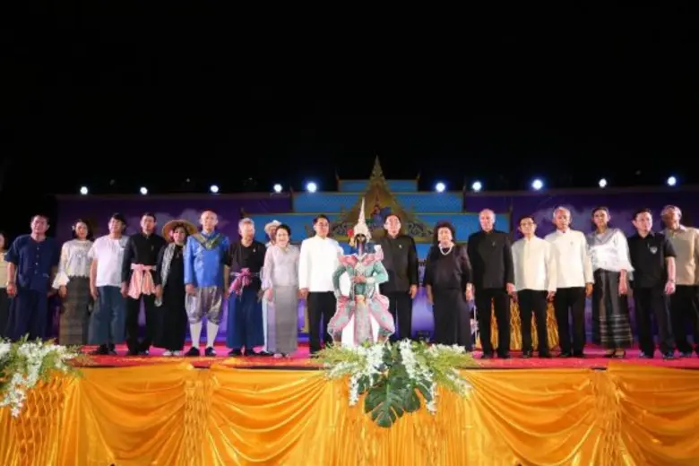 นายวีระ โรจน์พจนรัตน์ รัฐมนตรีว่าการกระทร...