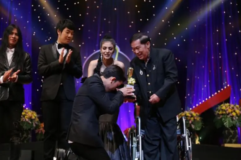 “เบิ้ล ปทุมราช อาร์สยาม” ฮอต! คว้า 2 รางวัล “ศิลปินหน้าใหม่” “เพลงยอดนิยม” มหานครอวอร์ดส ครั้งที่ 13