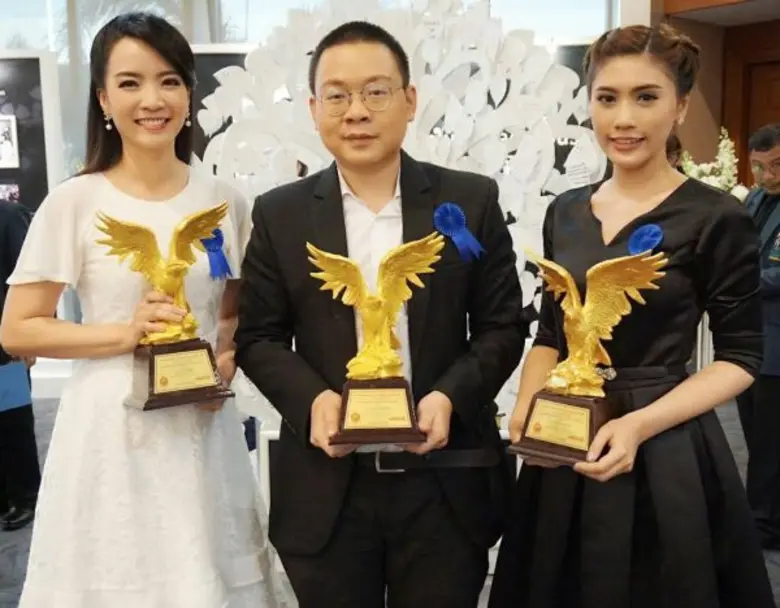 แสดงความยินดีกับผู้ประกาศข่าวช่อง 8 "หลี่...