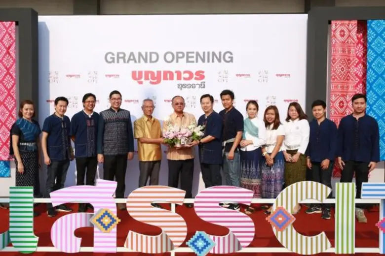 นายธนนิตย์ รัตนเนนย์ (ที่ 7 จากขวา) ผู้จัดการฝ่ายกา...
