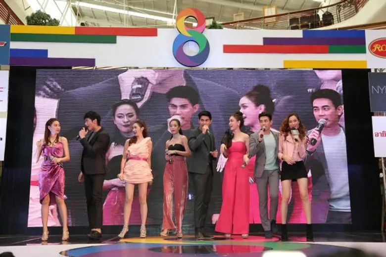 “ช่อง 8 พบเพื่อน เฟสติวัล ลำปาง” ม่วนหลาย “จ๊ะ อาร์สยาม” เซ็กซี่ ชุดใหญ่ ไฟกระพริบ