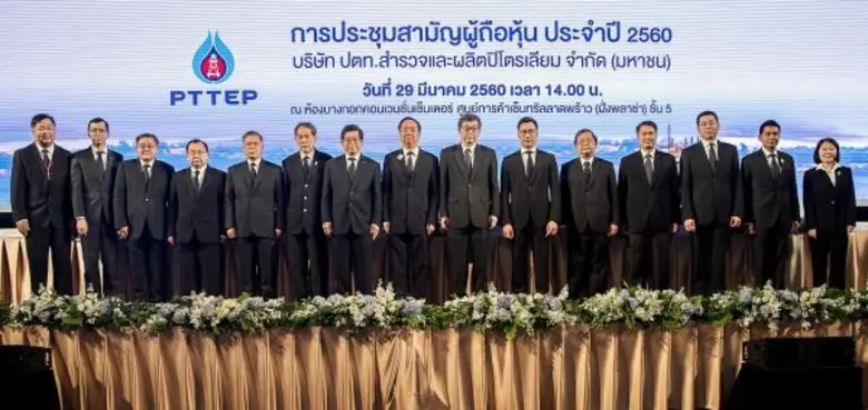 นายปรัชญา ภิญญาวัธน์ (ที่ 8 จากซ้าย) ประธ...