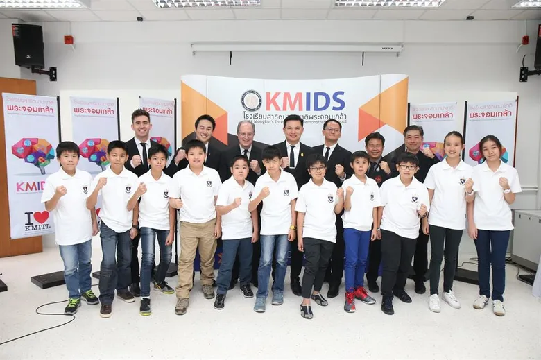 สาธิตนานาชาติพระจอมเกล้า สุดล้ำ! ผุดนวัตกรรมการเรียน “STEM With Robotics” นำหุ่นยนต์เป็นสื่อการสอน “วิทย์ คณิต” พร้อมโชว์ห้องเรียนสุดไฮเทค ที่เด็ก GEN Z ต้องการ