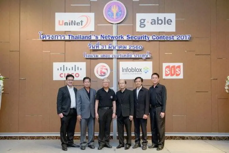 สุเทพ อุ่นเมตตาจิต (ที่สามจากขวา) กรรมการ...