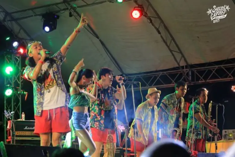 ผ่านไปอย่างจุใจสายย่อ สายบันเทิง ที่เดินท...