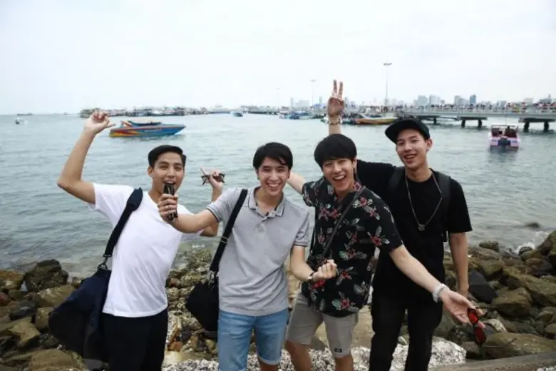 นานๆ จะได้ไปเที่ยวกับแก๊งเพื่อนซี้อย่าง ท...