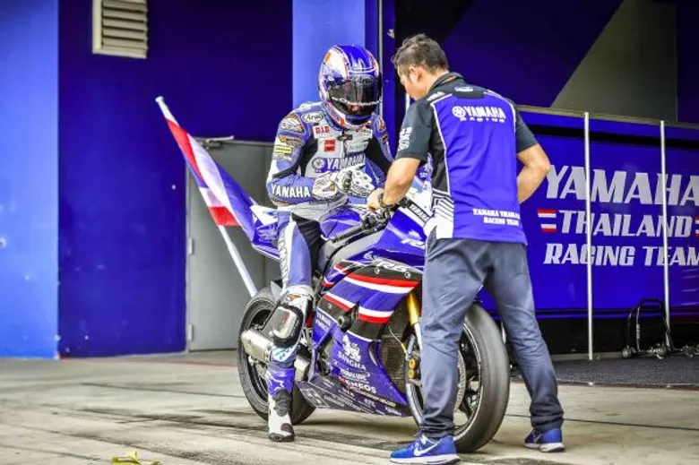 ตี – อนุภาพ หัวใจแกร่งไล่บู๊คู่แข่งก่อนยืนโพเดี้ยมอันดับ 2 รุ่น Asia Production 250 cc เบียร์ – เฉลิมพล โชว์ฟอร์มสุดร้อนแรง ยืนโพเดี้ยมรุ่น Super Sports 600 cc