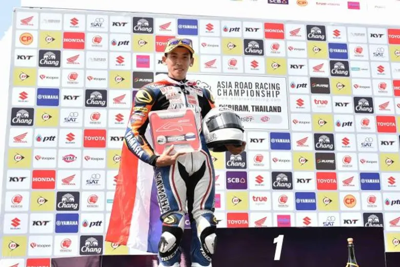 ตี – อนุภาพ หัวใจแกร่งไล่บู๊คู่แข่งก่อนยืนโพเดี้ยมอันดับ 2 รุ่น Asia Production 250 cc เบียร์ – เฉลิมพล โชว์ฟอร์มสุดร้อนแรง ยืนโพเดี้ยมรุ่น Super Sports 600 cc