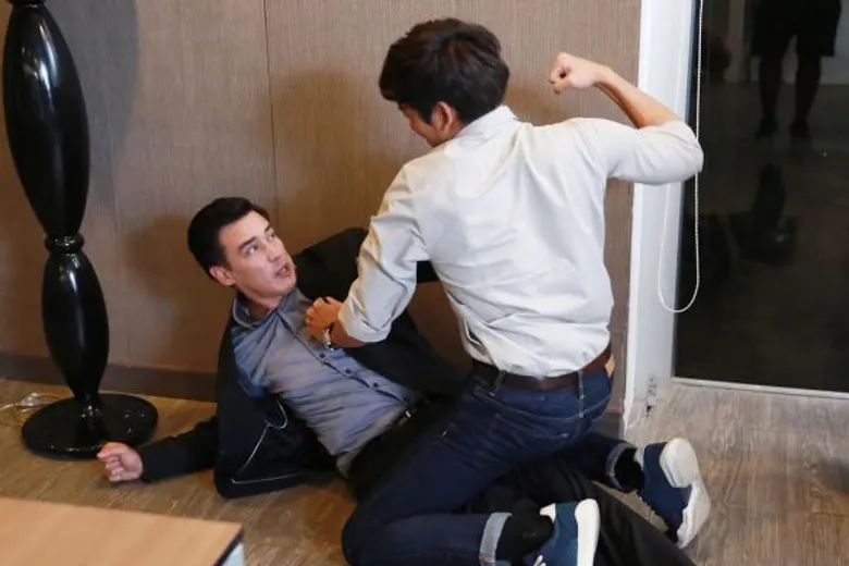 “ไนกี้” เล่นรุ่นใหญ่ ต่อย “วิลลี่” เลือดกลบปาก