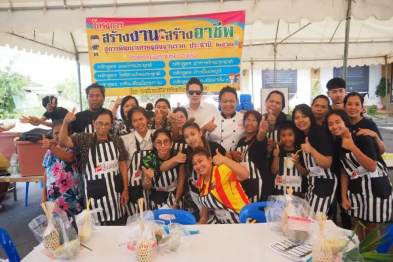 นายศักราช อัมวงษ์ หรือนายกก้อง นายกอบต.เก...