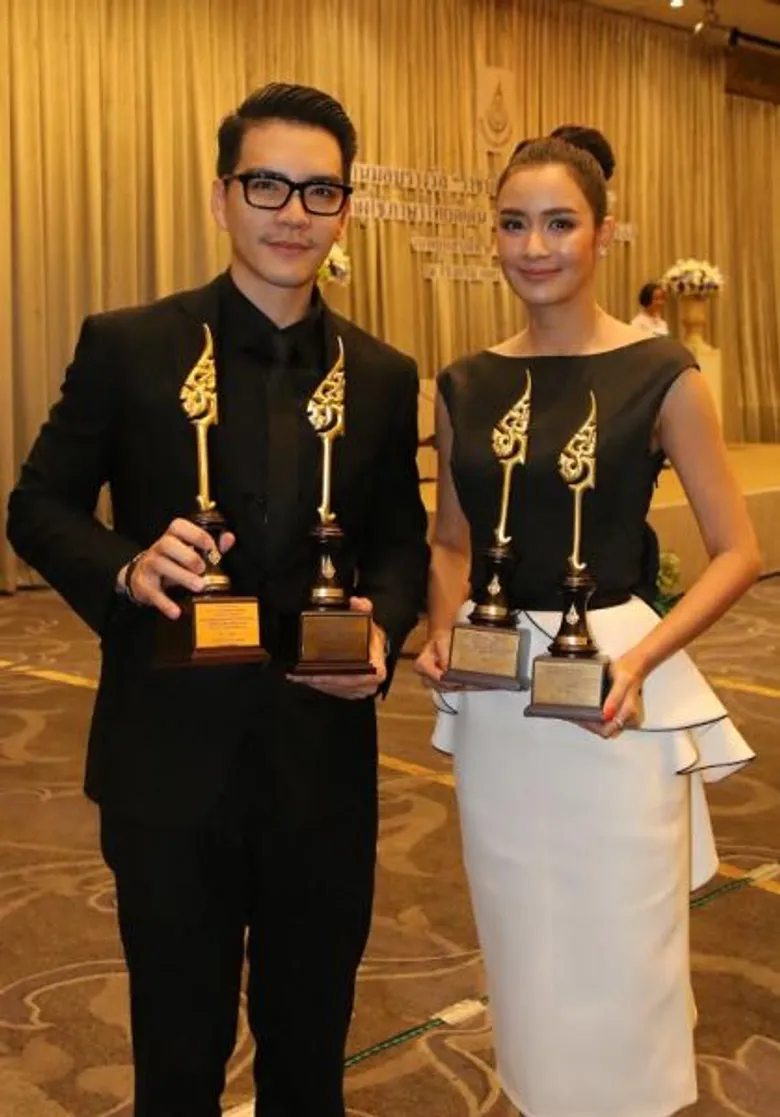 ช่อง 7 สี ส่ง วงศกร - ปุณยาพร เข้ารับรางวัล รางวัลราชบัณฑิตยสภาสรรเสริญ