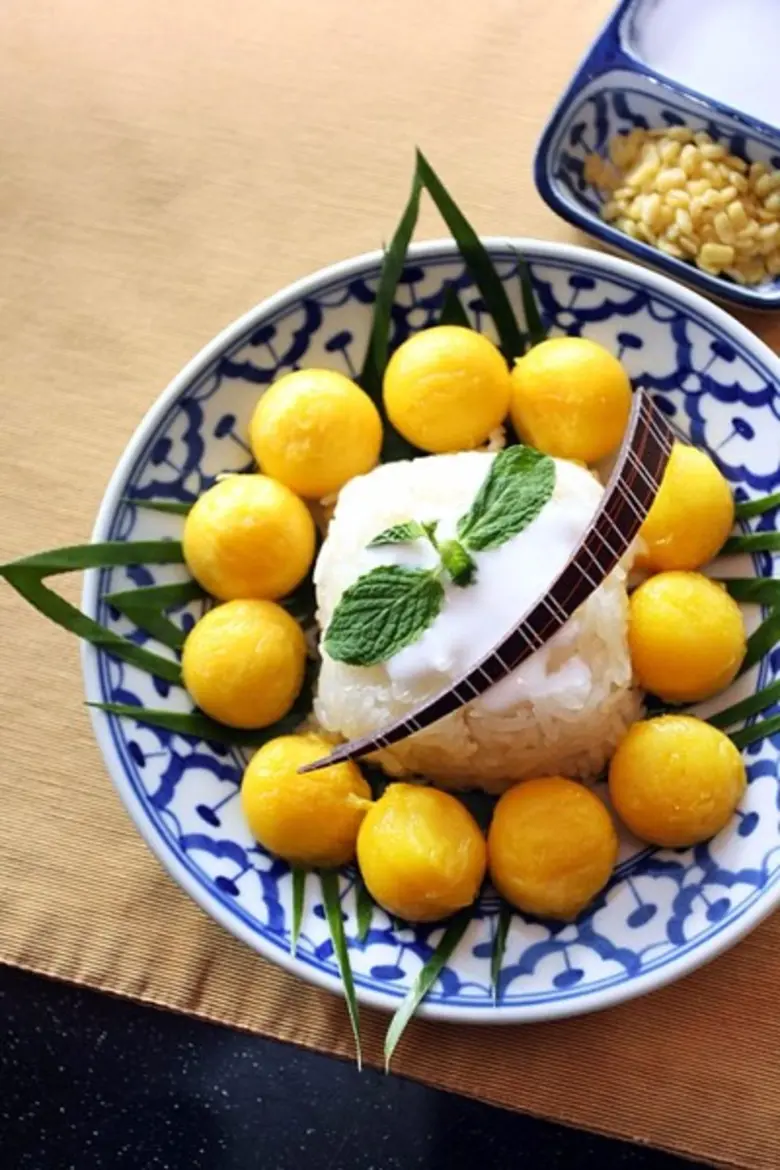 พบกับข้าวเหนียวมะม่วงหวานมันสุดอร่อย ที่ได้รับความน...