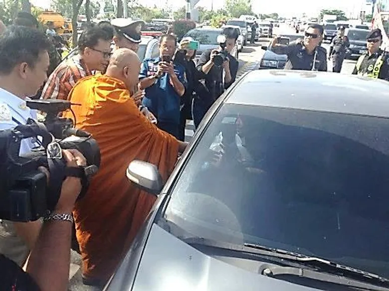ปภ. โดย ศูนย์ ปภ.เขต 1 ปทุมธานี ร่วมพิธีเปิดศูนย์ปฏิบัติการป้องกันและลดอุบัติเหตุทางถนน ช่วงเทศกาลสงกรานต์ พ.ศ.2560 จังหวัดพระนครศรีอยุธยา