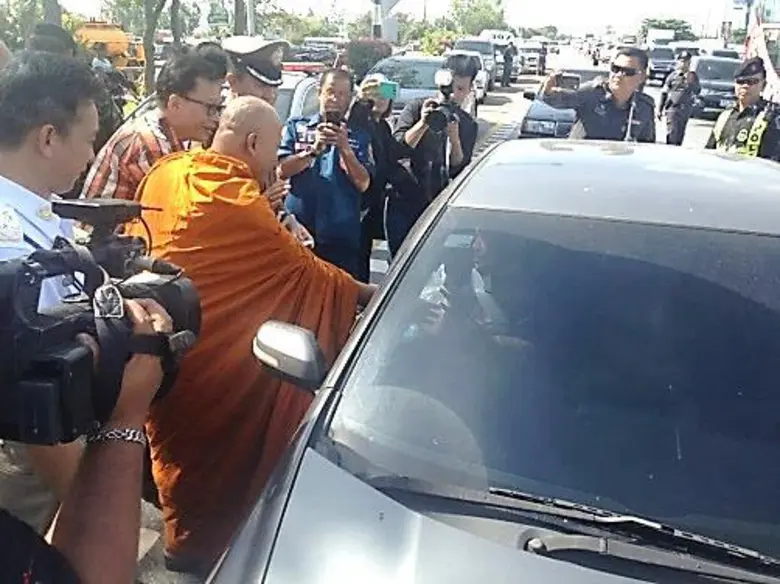 ปภ. โดย ศูนย์ ปภ.เขต 1 ปทุมธานี ร่วมพิธีเปิดศูนย์ปฏิบัติการป้องกันและลดอุบัติเหตุทางถนน ช่วงเทศกาลสงกรานต์ พ.ศ.2560 จังหวัดพระนครศรีอยุธยา