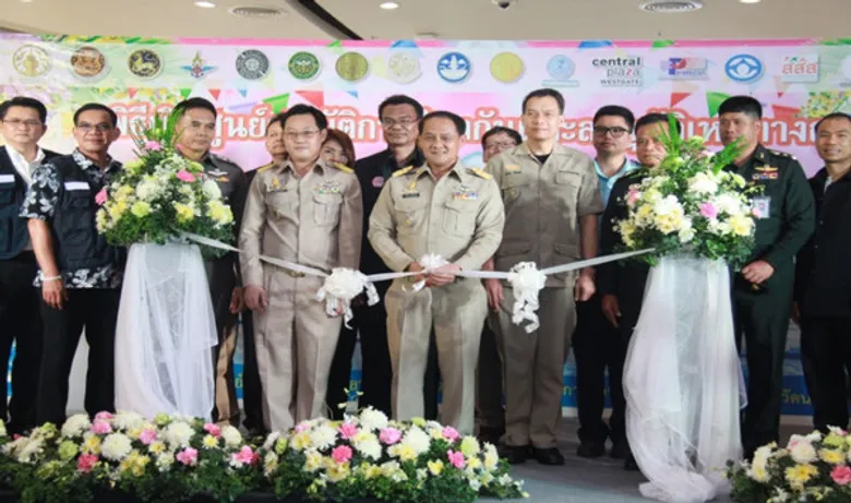 ปภ. โดย ศูนย์ ปภ.เขต 1 ปทุมธานี ร่วมพิธีเปิดศูนย์ปฏิบัติการป้องกันและลดอุบัติเหตุทางถนน ช่วงเทศกาลสงกรานต์ พ.ศ.2560 จังหวัดนนทบุรี