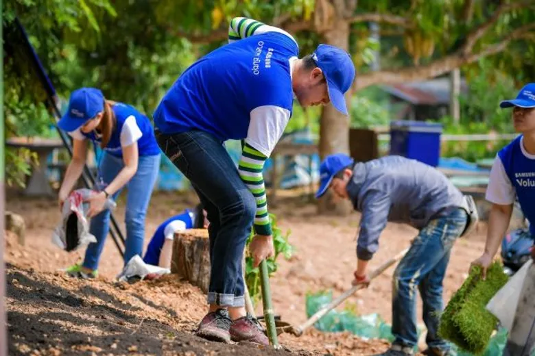 เมื่อ “ความสุข” กระจายตัว ณ ชุมชนเล็กๆ ในจังหวัดสุดขอบชายแดนไทย ซัมซุงอาสาฯ ลุยภารกิจส่งมอบรอยยิ้มในโครงการ “Samsung Love and Care”