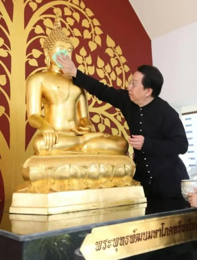 นายพรเลิศ ลัธธนันท์ กรรมการธนาคาร และนายม...