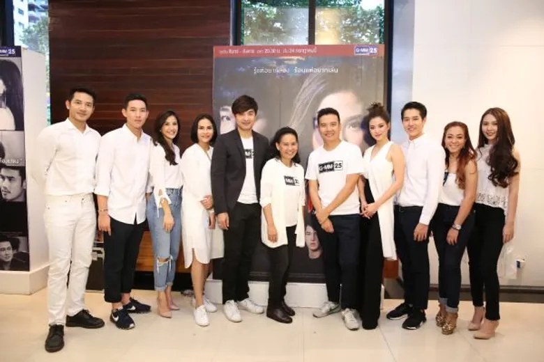 'GMM 25’ บวงสรวงละคร 2 เรื่องจากโปรเจกต์ “The Writers” (เดอะไรเตอร์) “ละครคน” และ “หลงไฟ” นักแสดงกว่า 30 ชีวิตร่วมงาน