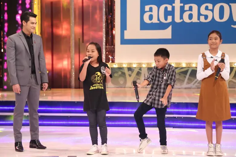 ทีวีไกด์: รายการ "จันทร์พันดาว ร้องสู้ฝัน" “ไมค์ ภิรมย์พร” อิน!!! น้ำตาคลอเรื่องราว 'นักสู้ฝัน ชั้นประถม’
