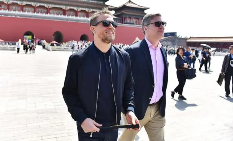 ชาร์ลี ฮันแนม, ไลโอเนล ไวแกรม เดินสายโปรโมท King Arthur: Legend of the Sword ที่ปักกิ่ง