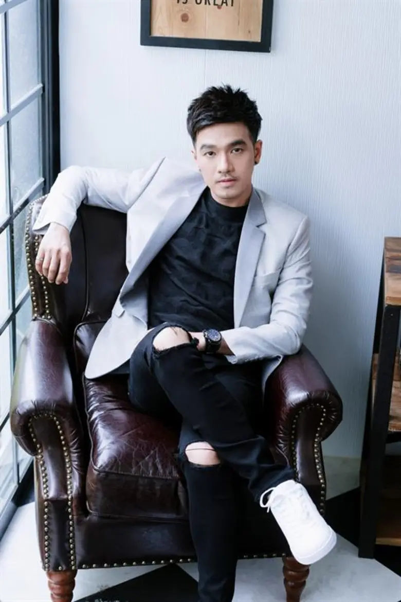 โก๊ะ นิพนธ์ ศิลปินหนุ่มเสียงดีมีเสน่ห์จาก...
