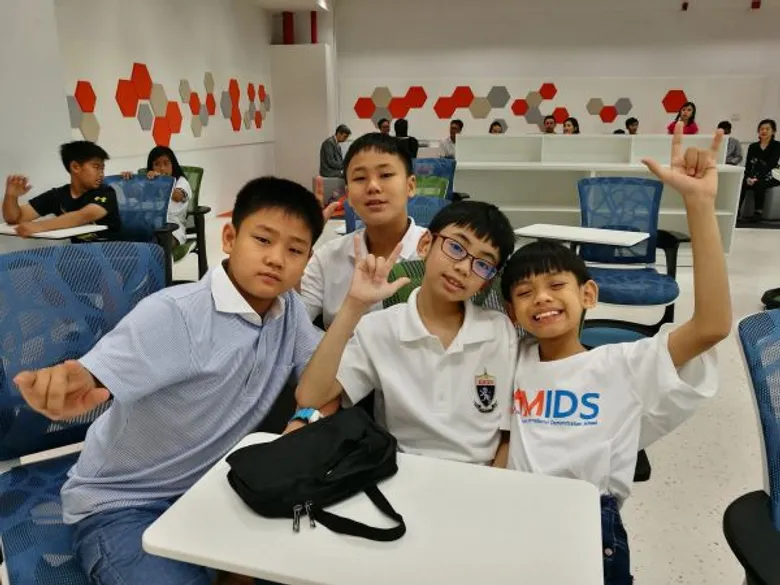 เด็ก GEN Z ยุคใหม่อยากตื่นไปเรียนหนังสือ เมื่อครูคนใหม่เป็นหุ่นยนต์